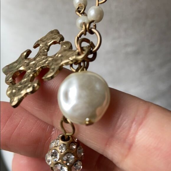 Faux pearl long charm and tassel necklace - Picture 7 of 9